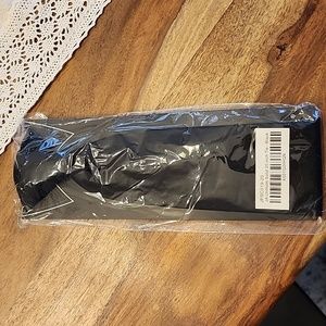 20" black tie